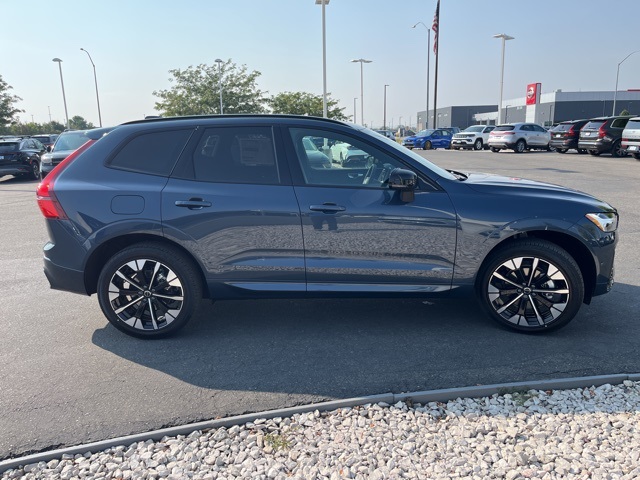 2026 Volvo XC60 B5 Plus photo 6