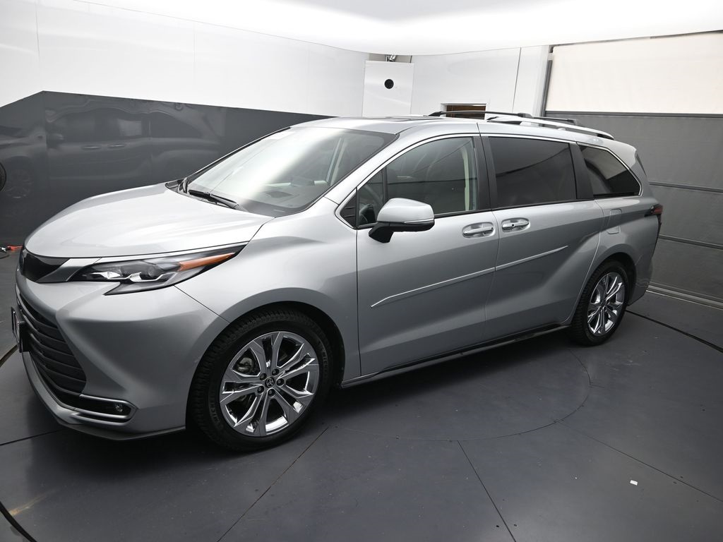 2022 Toyota Sienna Platinum photo 17