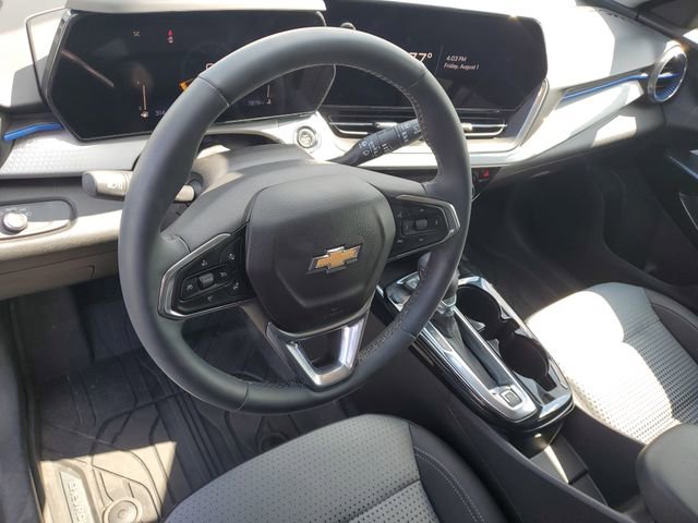 2024 Chevrolet Trax LT photo 2