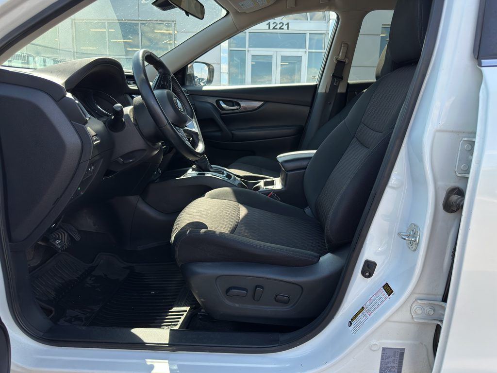 2020 Nissan Rogue SV photo 12