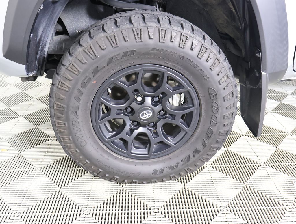 2023 Toyota Tacoma SR5 photo 3