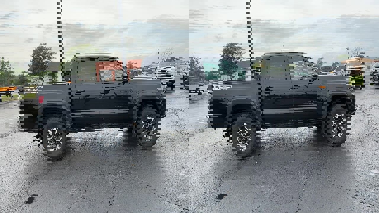 2020 Toyota Tacoma SR5 photo 8