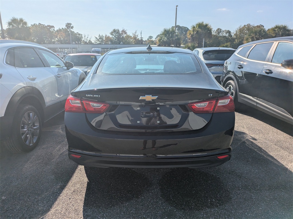 2024 Chevrolet Malibu 1LT photo 2