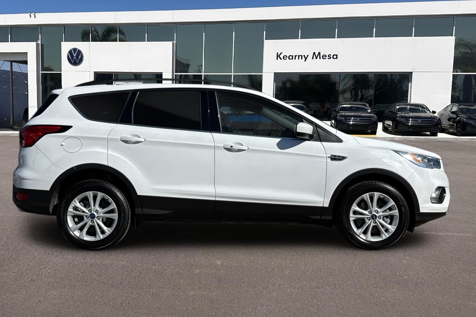 2019 Ford Escape SEL photo 3
