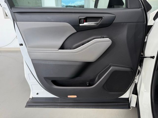 2020 Toyota Highlander XLE photo 30