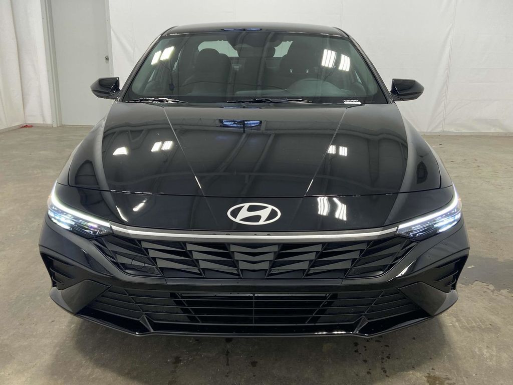 2025 Hyundai Elantra SEL Sport photo 4