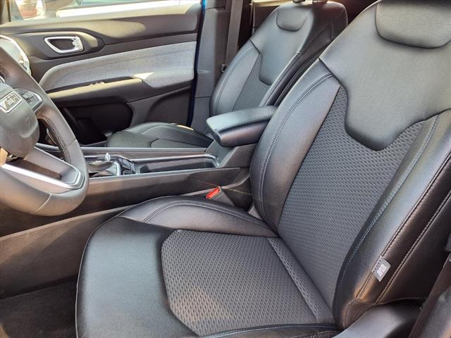 2024 Jeep Compass Latitude photo 3