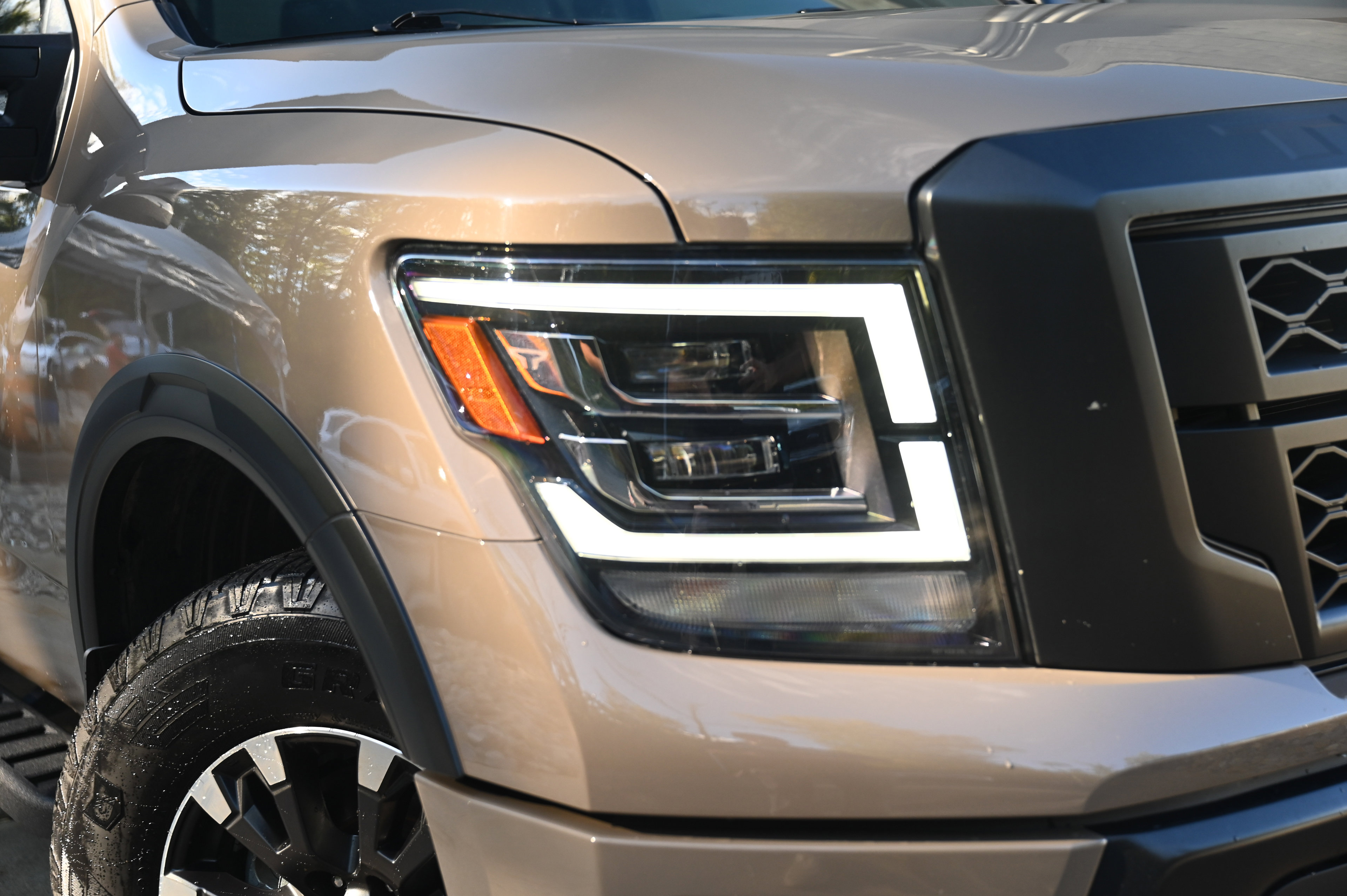 2024 Nissan Titan PRO-4X photo 3