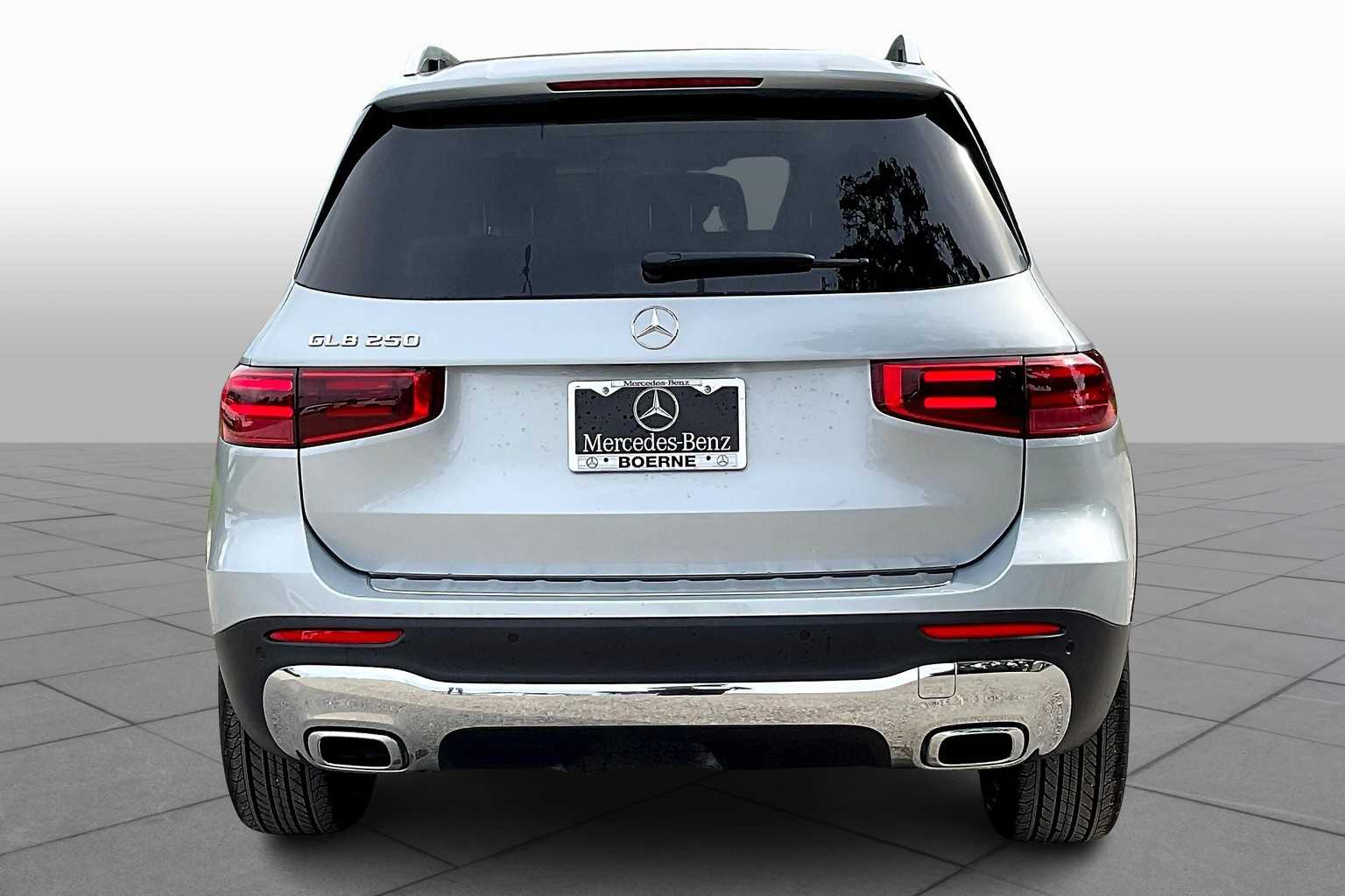 2025 Mercedes Benz GLB 250 photo 4