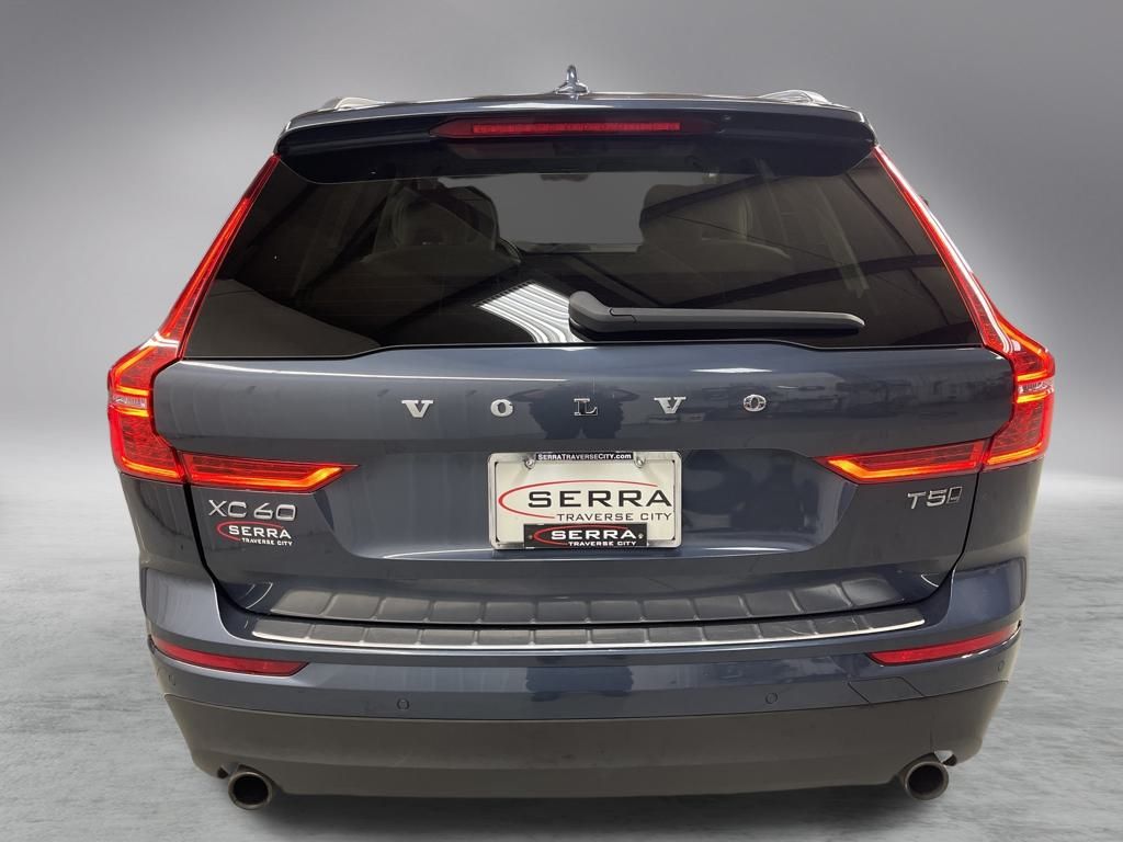 2021 Volvo XC60 T5 Momentum photo 4