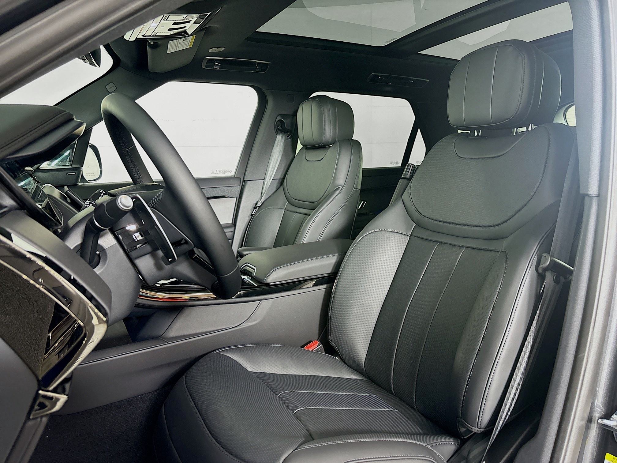 2025 Land Rover Range Rover Sport SE photo 18