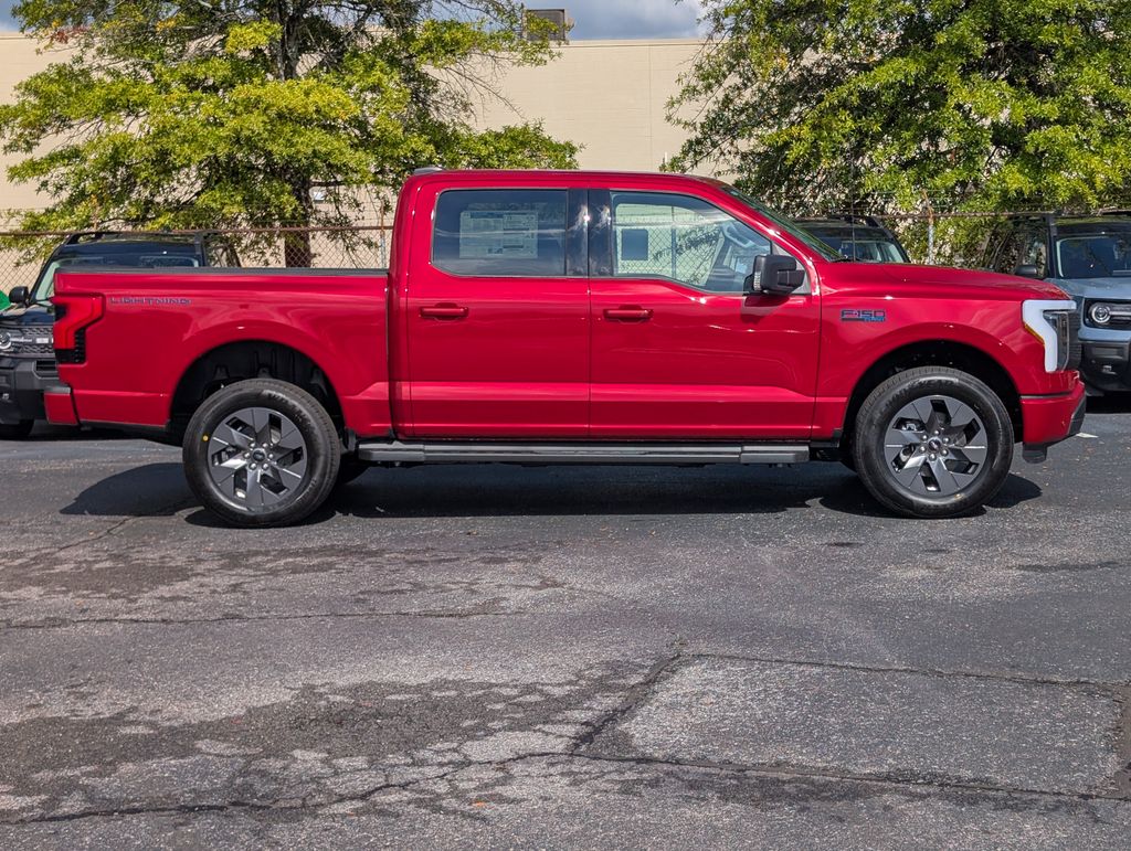 2025 Ford F-150 Lightning photo 3