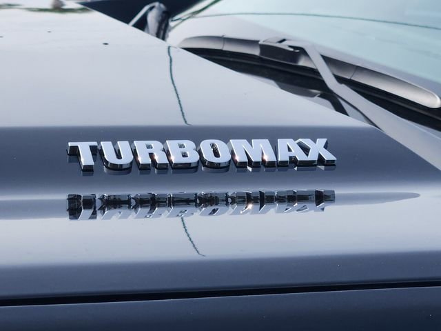 2025 Chevrolet Silverado LT photo 4