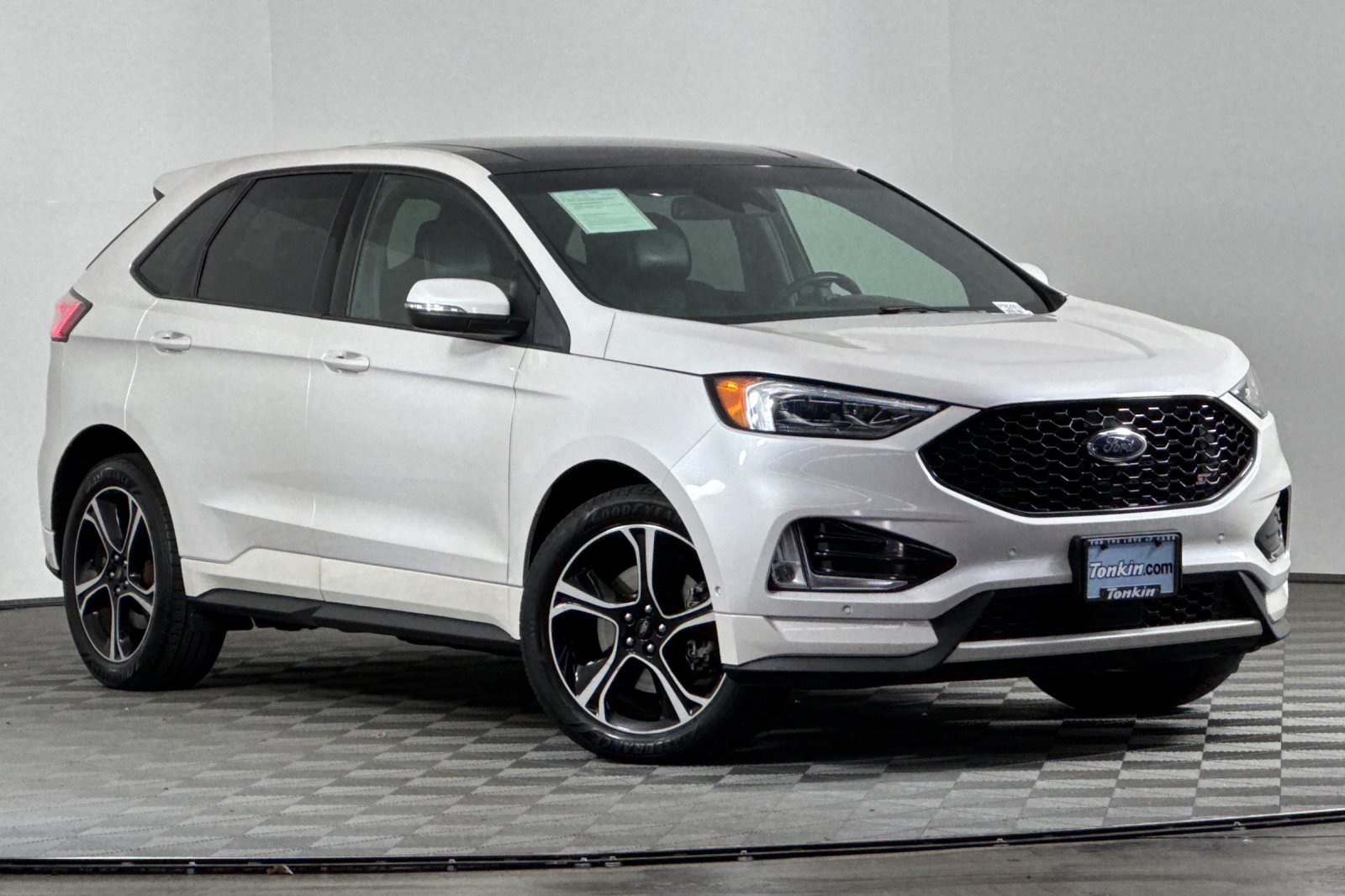 2019 Ford Edge ST photo 2