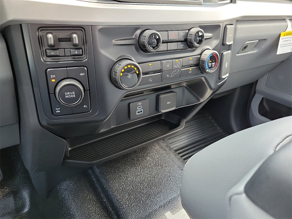2025 Ford F-350 photo 24