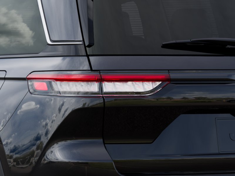 2025 Jeep Grand Cherokee Laredo Altitude photo 2