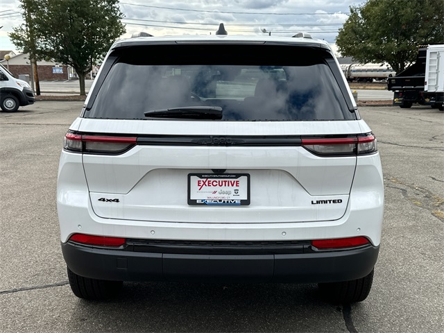 2025 Jeep Grand Cherokee Limited photo 3