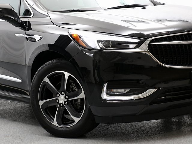 2021 Buick Enclave Essence Sport Touring photo 3