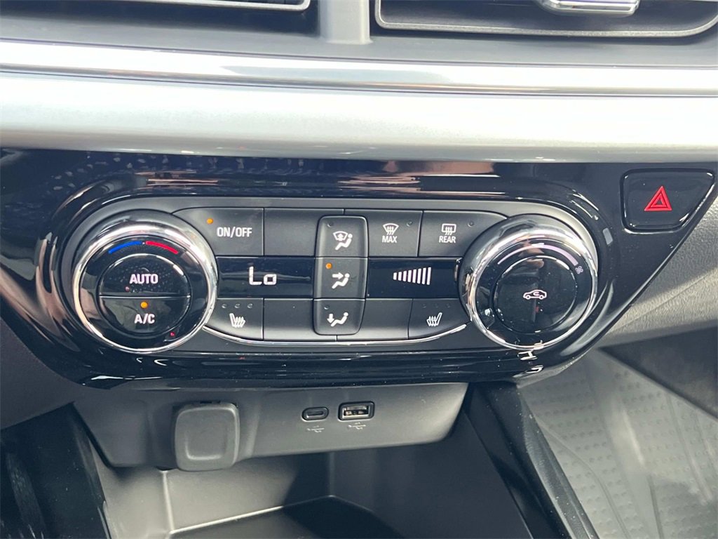2025 Chevrolet Trax LT photo 15