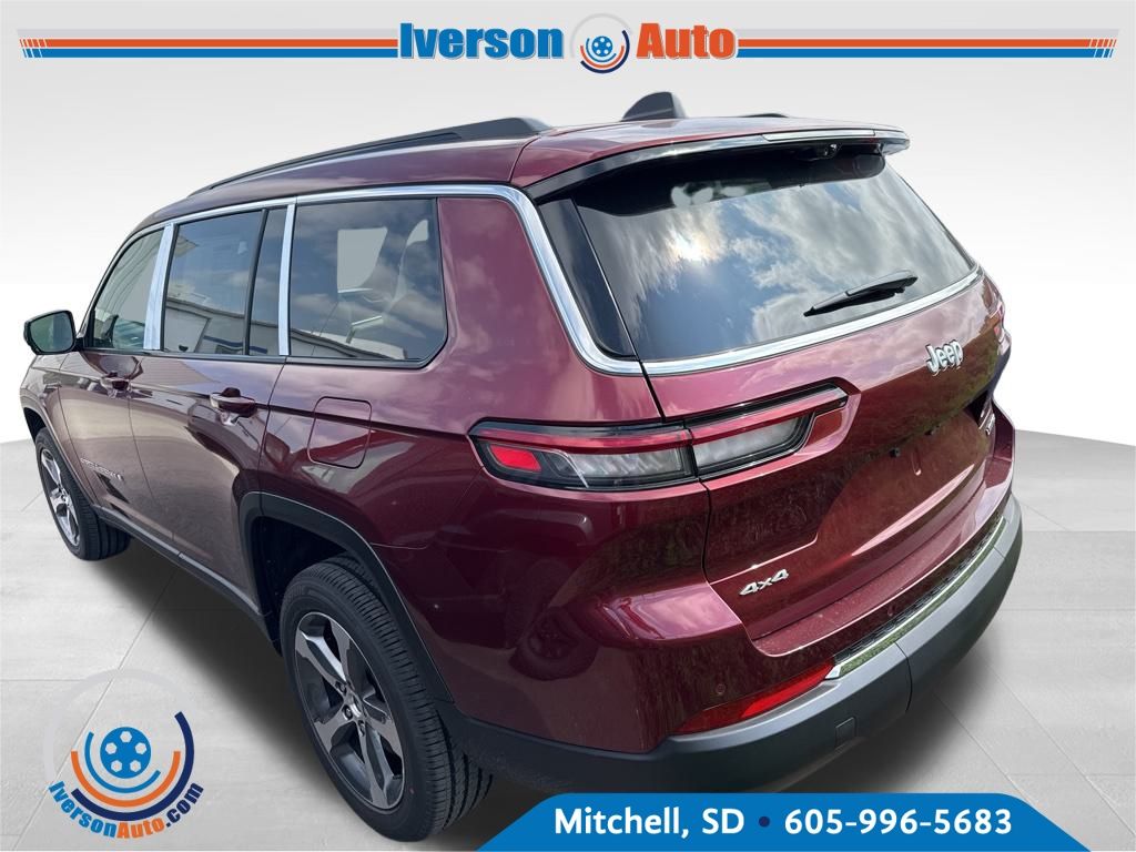 2025 Jeep Grand Cherokee Limited photo 3
