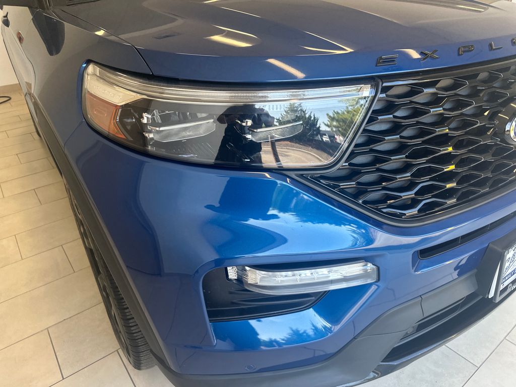 2023 Ford Explorer ST photo 8