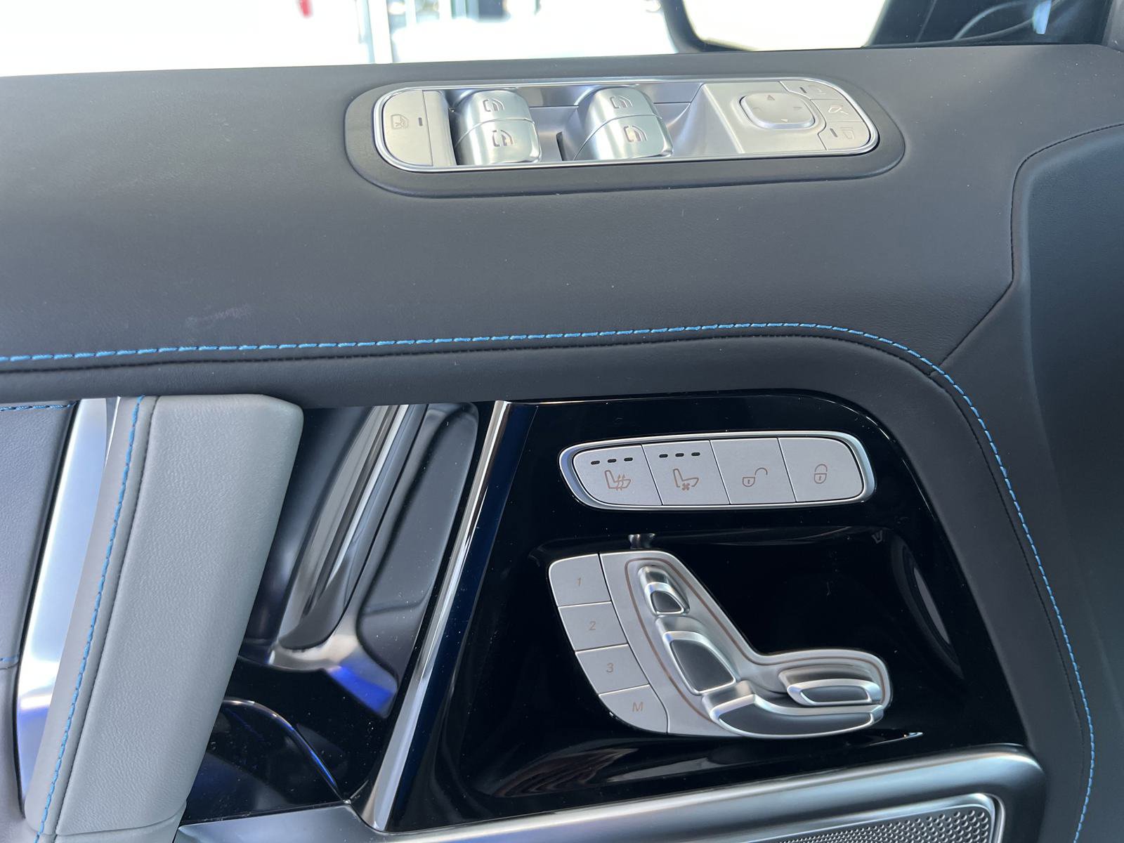 2025 Mercedes Benz G photo 17