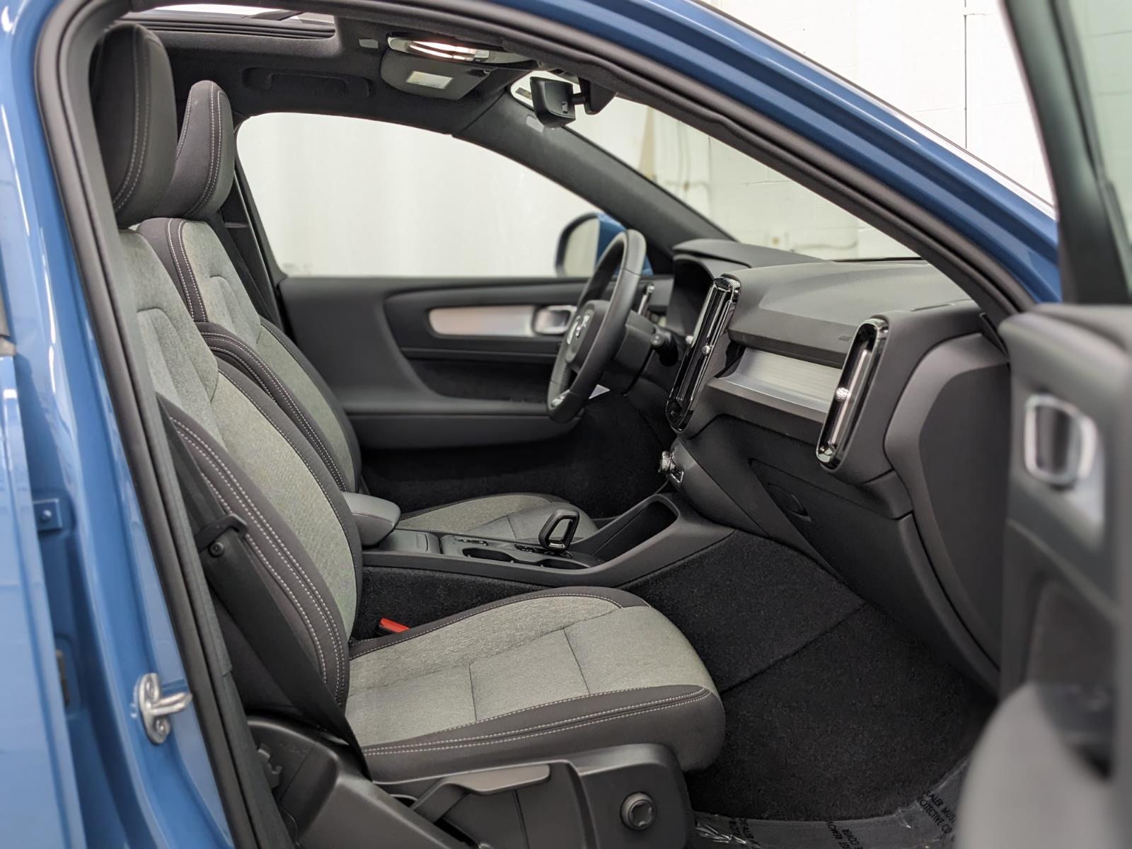 2024 Volvo XC40 Core photo 20
