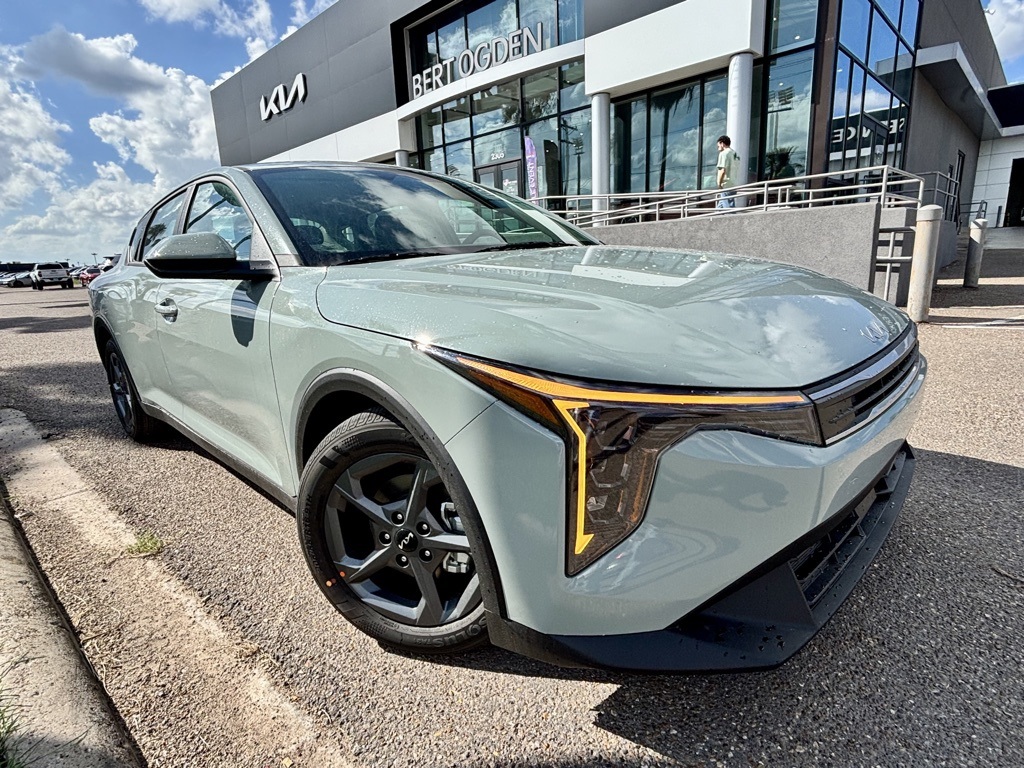 2025 Kia K4 LXS's photo