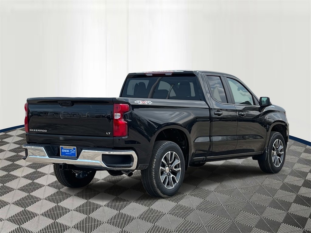 2025 Chevrolet Silverado 1500 LT photo 5
