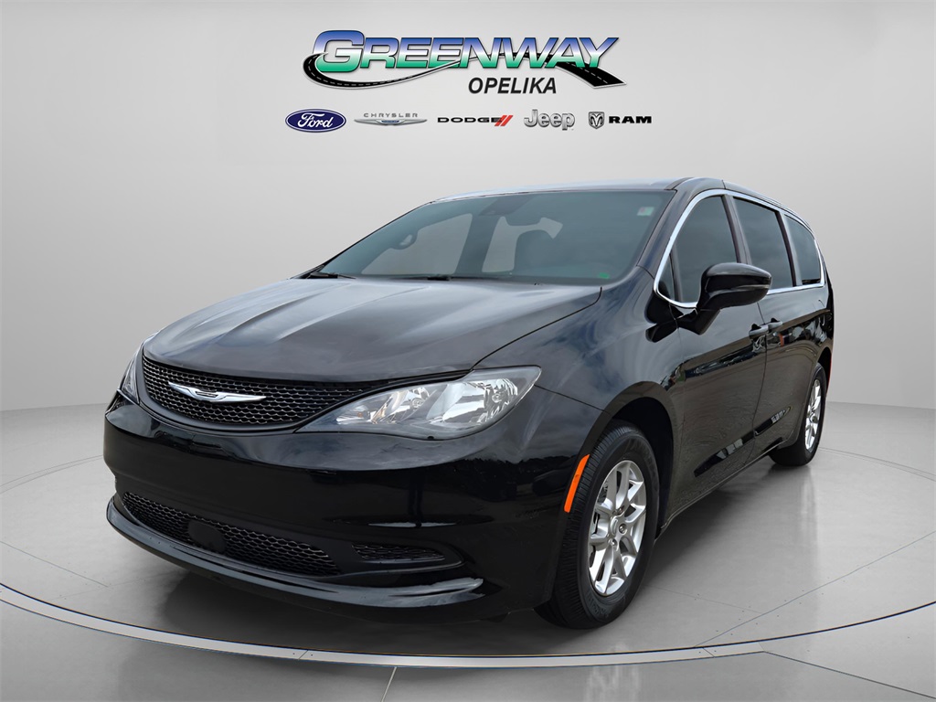 2026 Chrysler Voyager LX photo 3