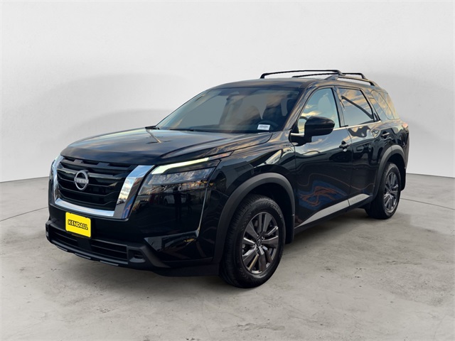 2025 Nissan Pathfinder SV's photo