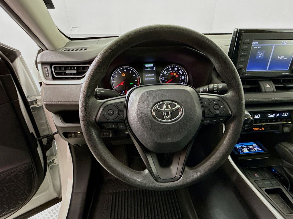 2022 Toyota RAV4 XLE photo 11