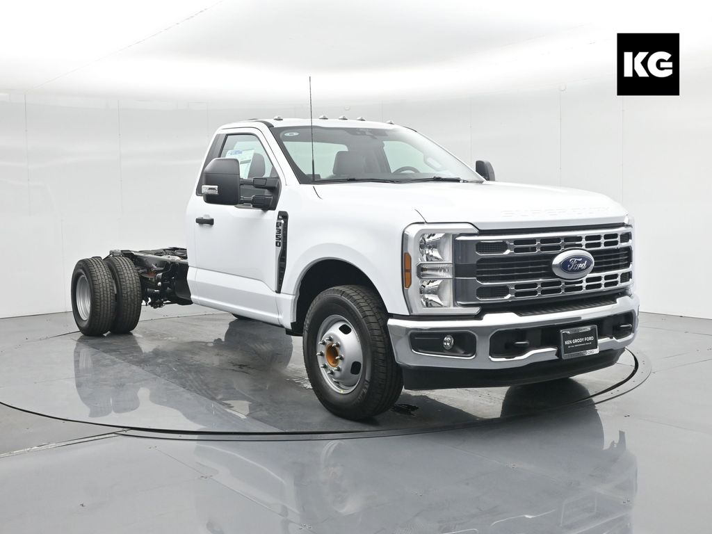 2026 Ford F-350 Super Duty Chassis Cab XL's photo