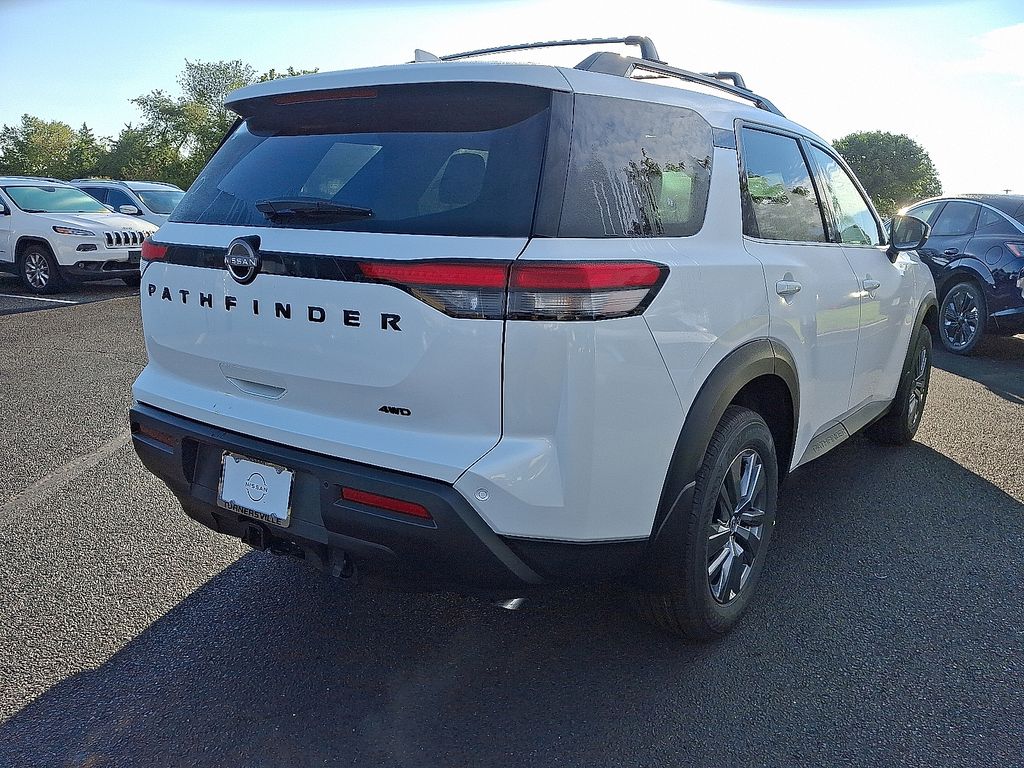 2025 Nissan Pathfinder SV photo 2