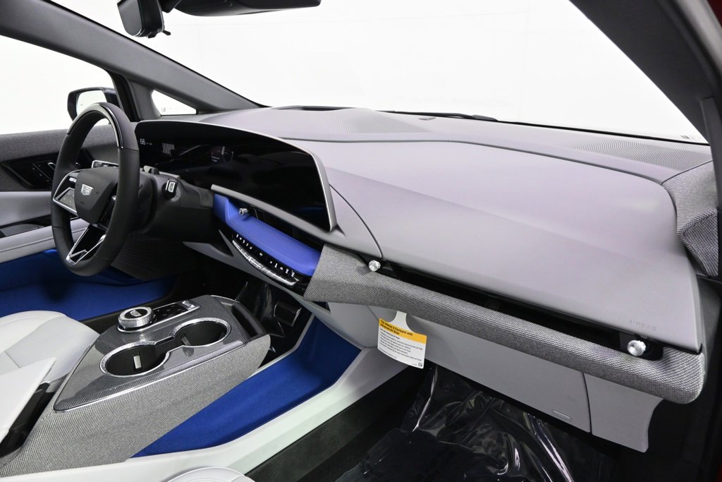 2025 Cadillac Optiq Luxury photo 14