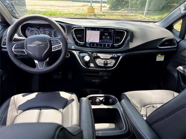 2026 Chrysler Pacifica photo 7