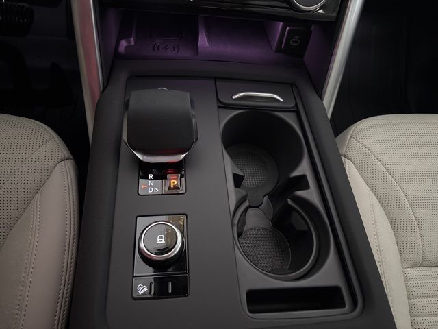 2025 Land Rover Discovery S photo 16
