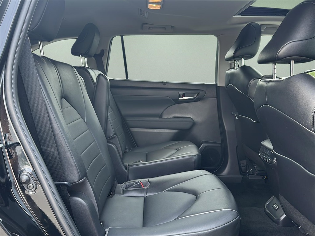 2022 Toyota Highlander XLE photo 21
