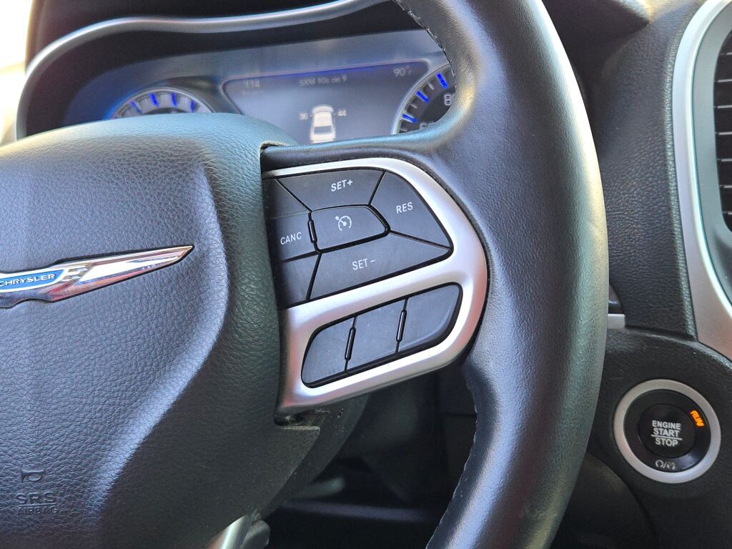 2018 Chrysler 300 Touring photo 25