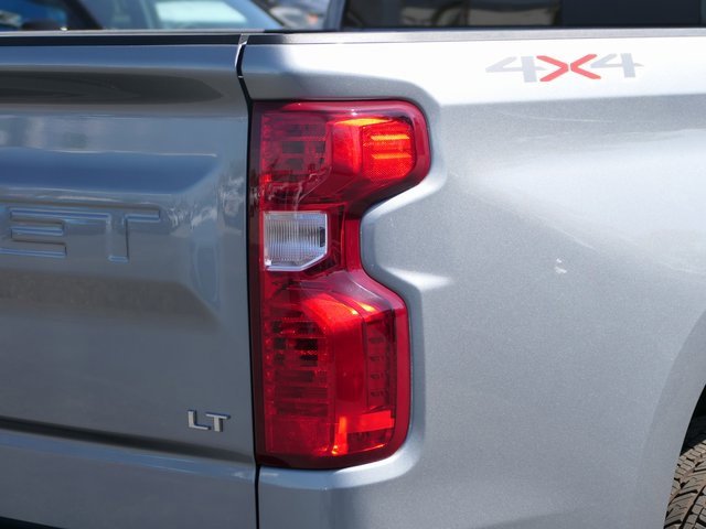 2025 Chevrolet Silverado 1500 LT photo 2