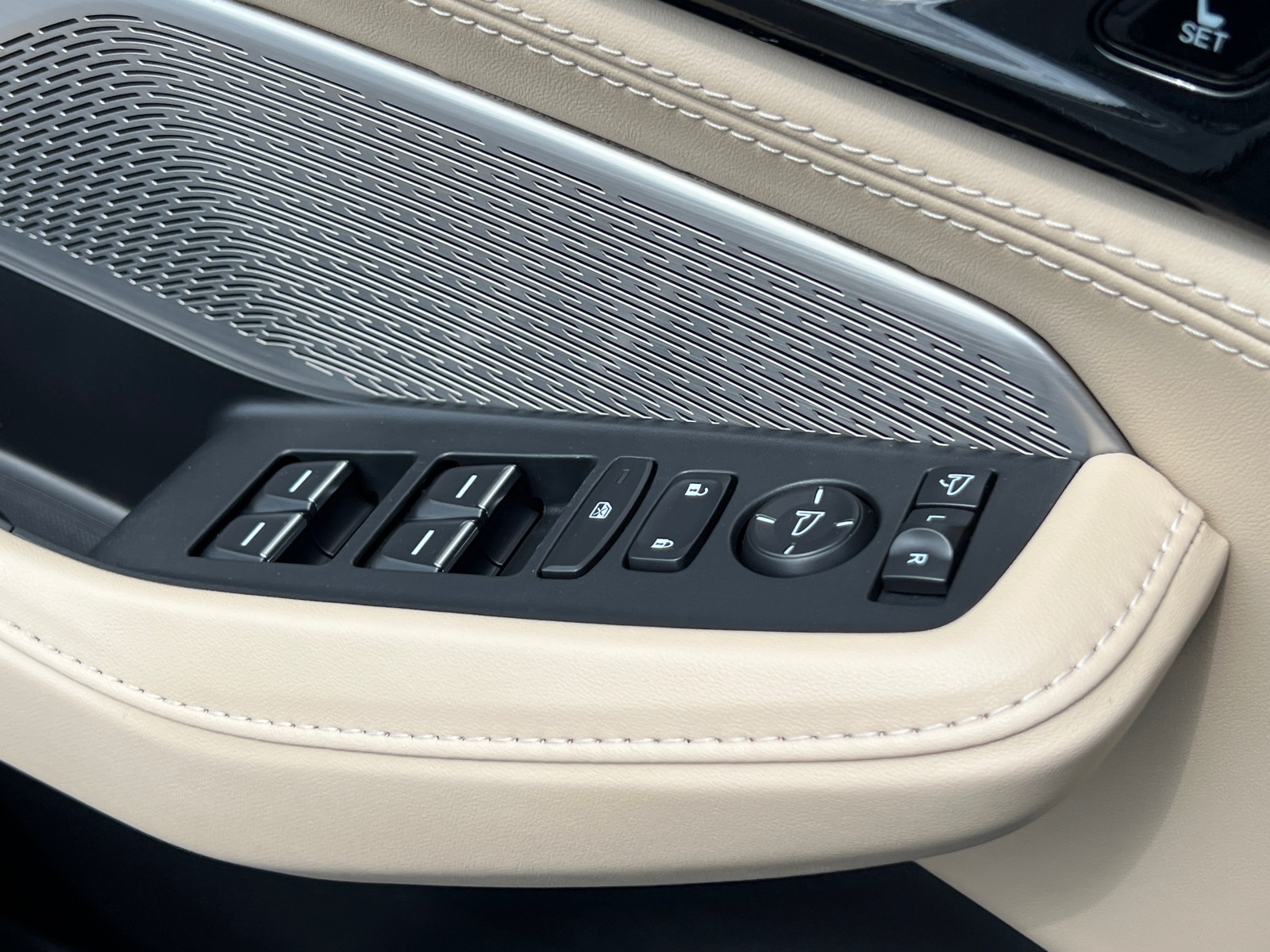 2023 Acura MDX Advance SH-AWD photo 38