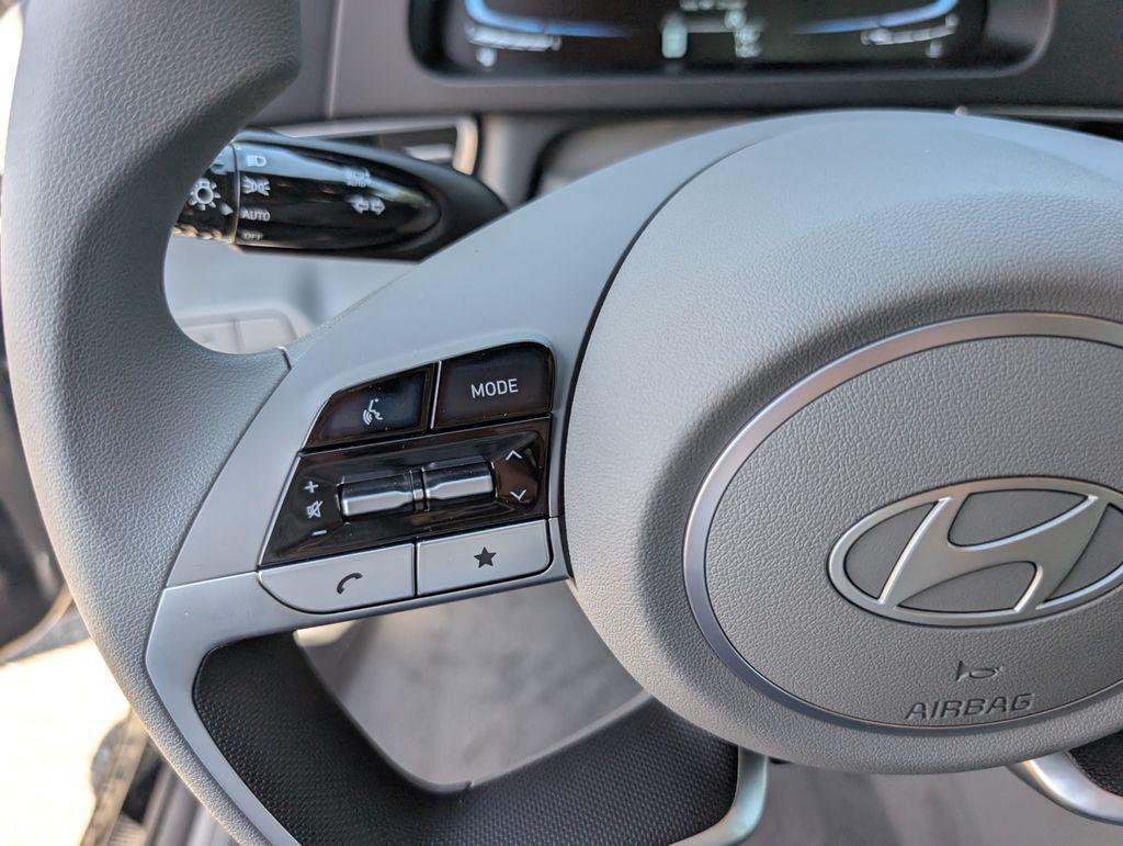 2025 Hyundai Elantra SE photo 14