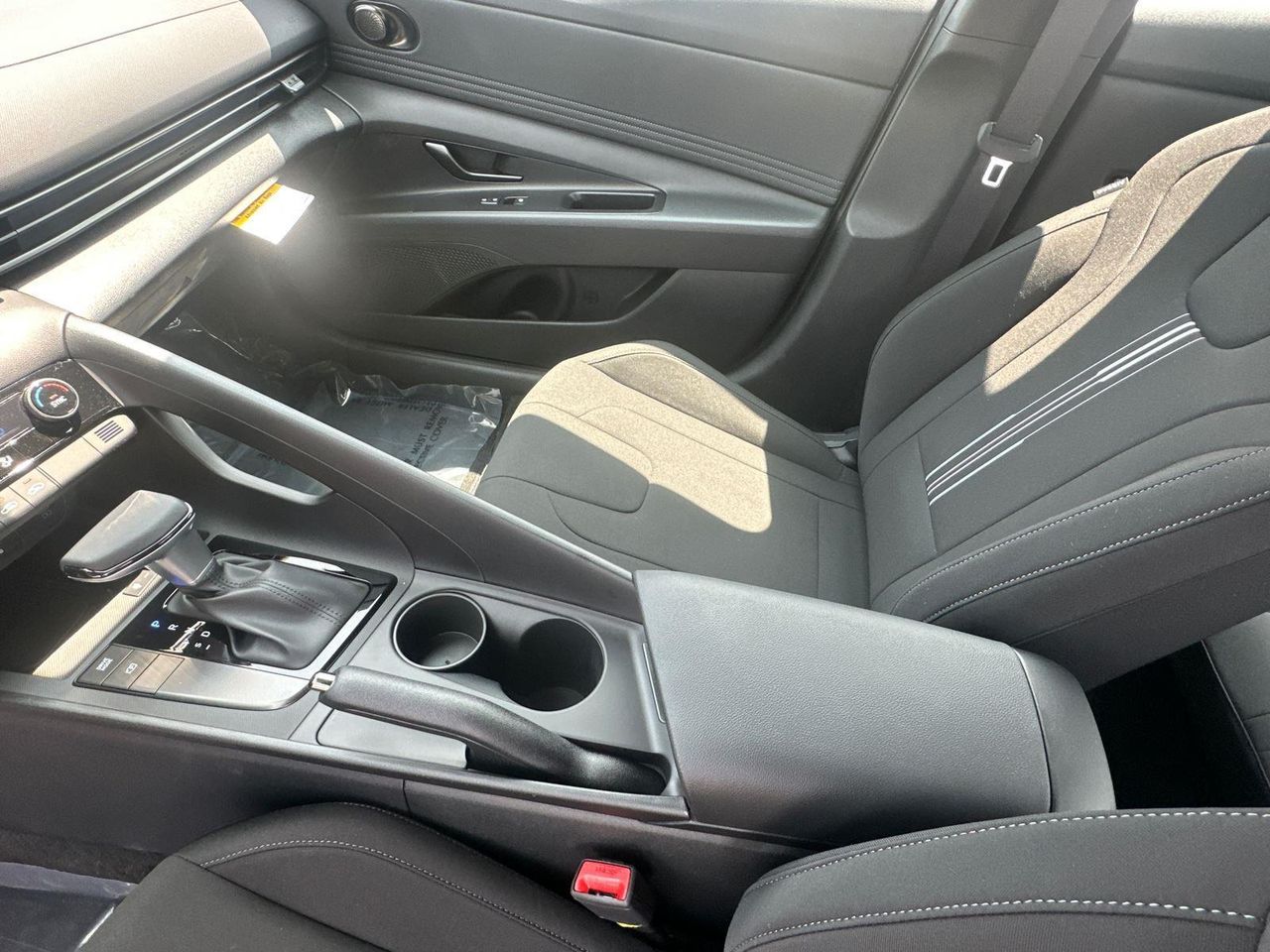 2025 Hyundai Elantra SEL Sport photo 21