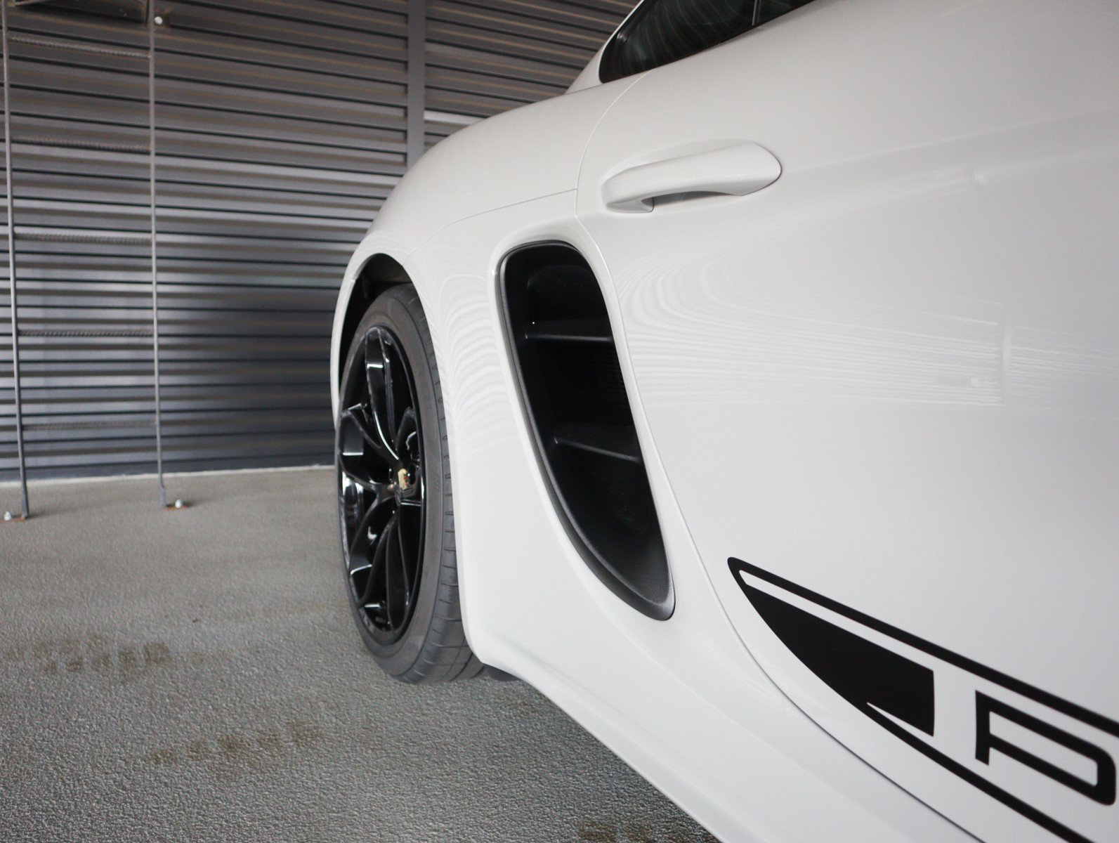 2025 Porsche Cayman photo 27