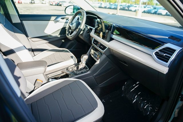 2025 Volkswagen Taos SE photo 27
