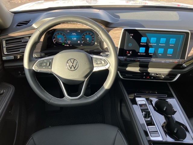2025 Volkswagen Atlas SEL photo 2