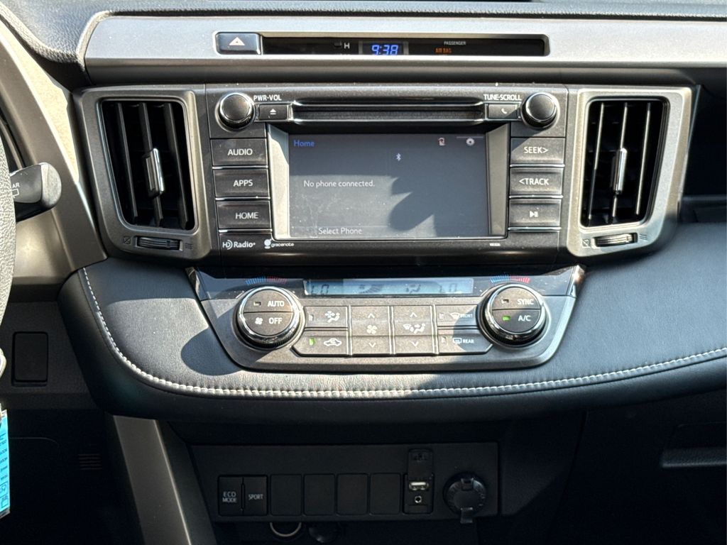 2015 Toyota RAV4 XLE photo 16