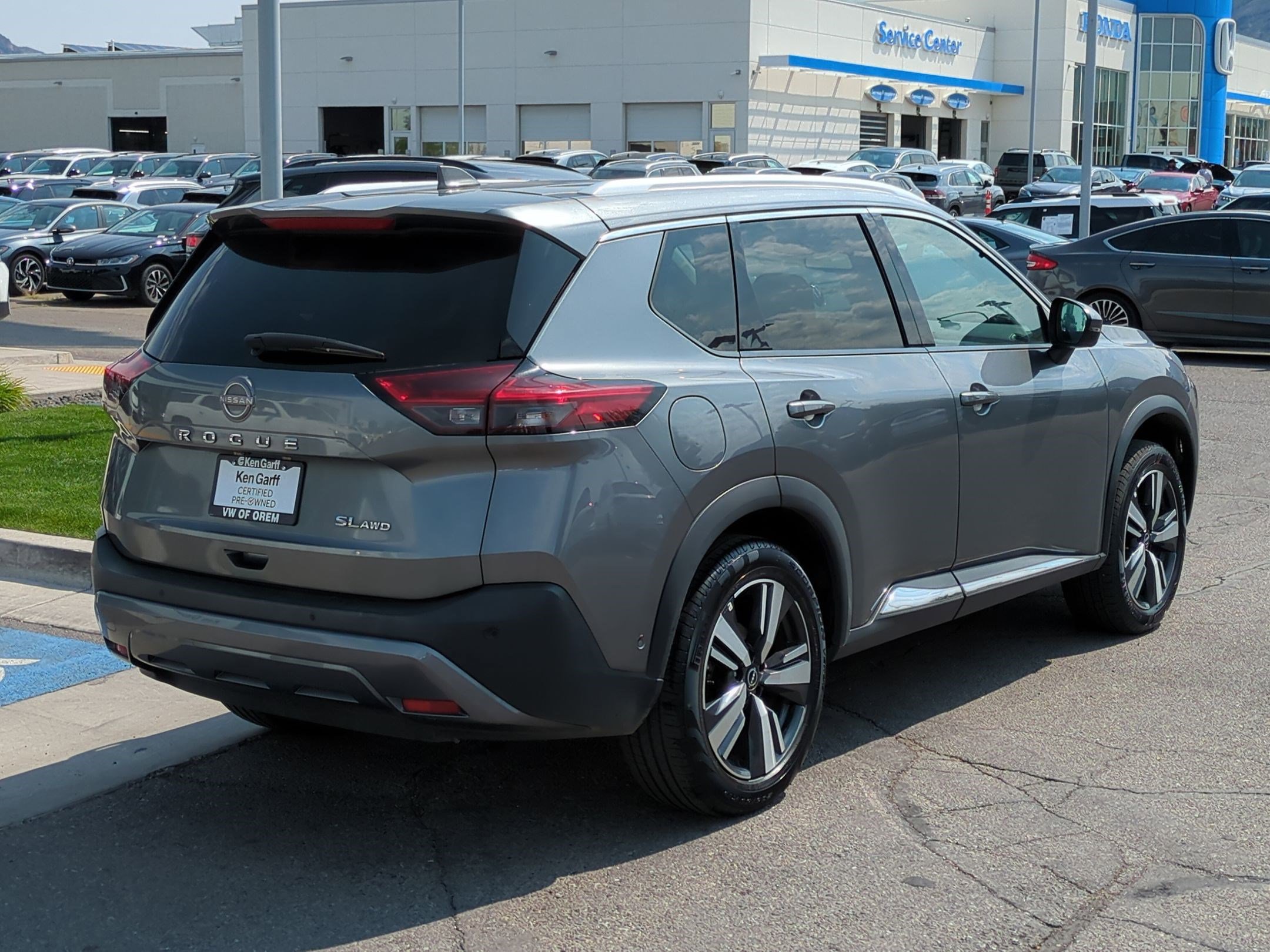 2023 Nissan Rogue SL photo 3