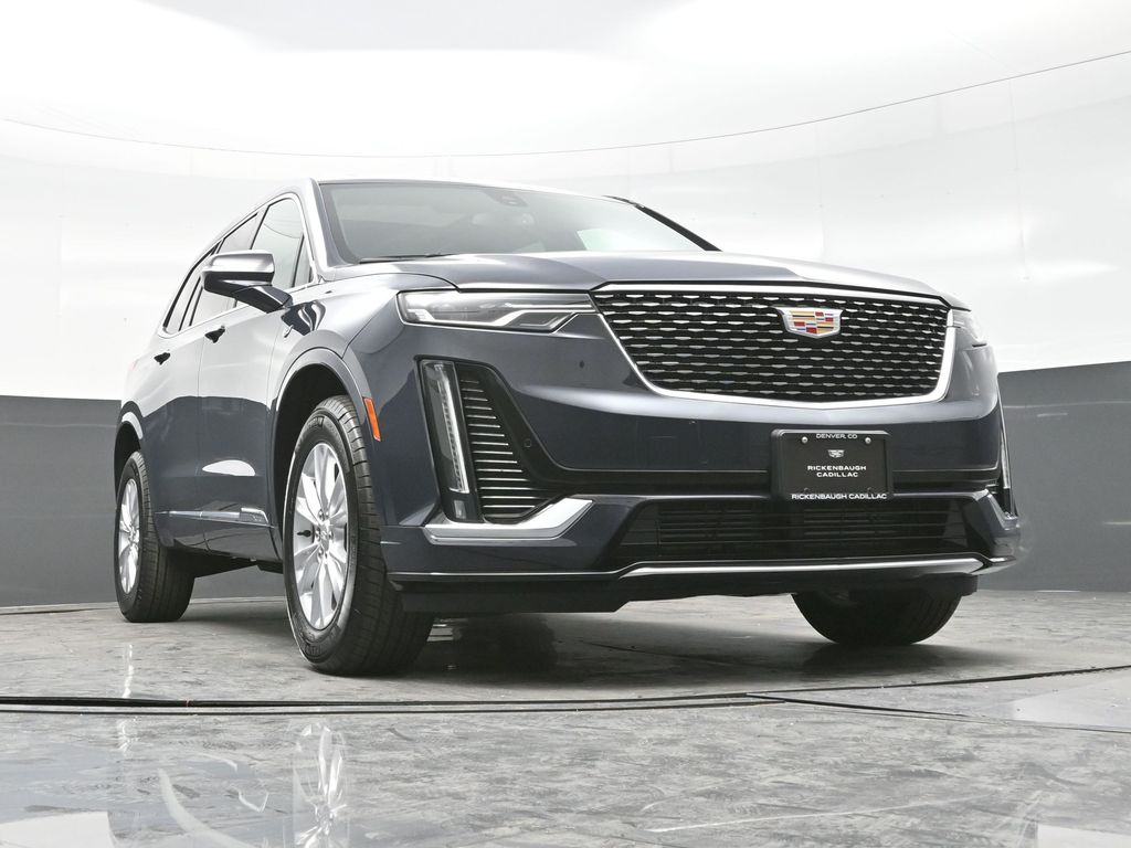 2025 Cadillac XT6 Luxury photo 13