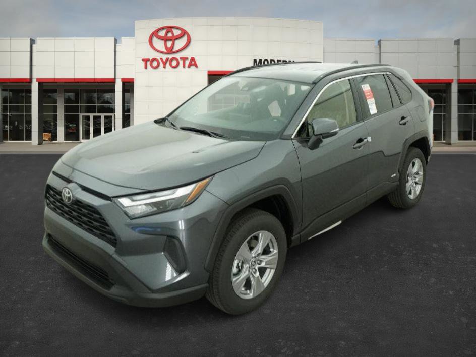 2025 Toyota RAV4 XLE's photo